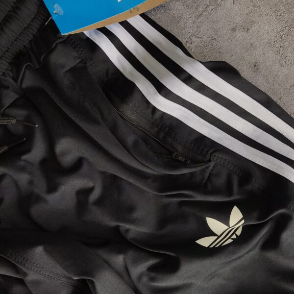 Pantalón adidas retro clásico - Image 3