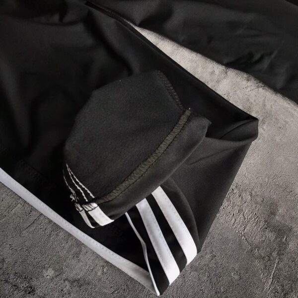 Pantalón adidas retro clásico - Image 5