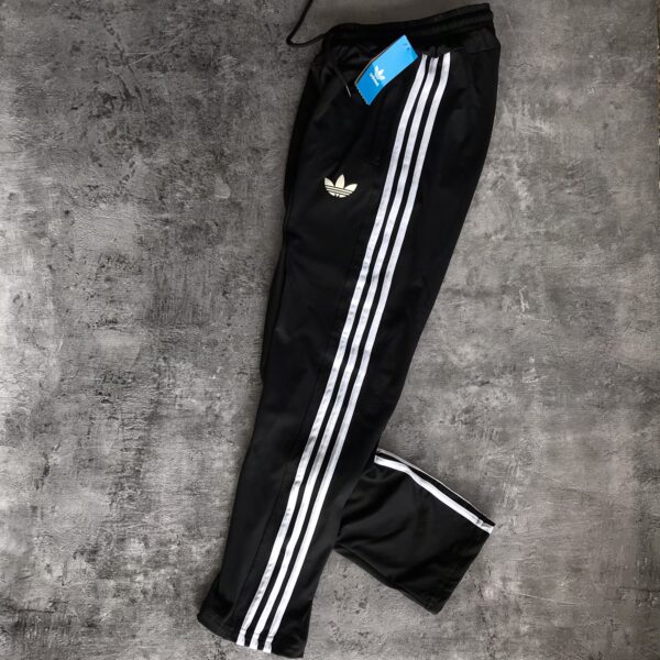 Pantalón adidas retro clásico - Image 7